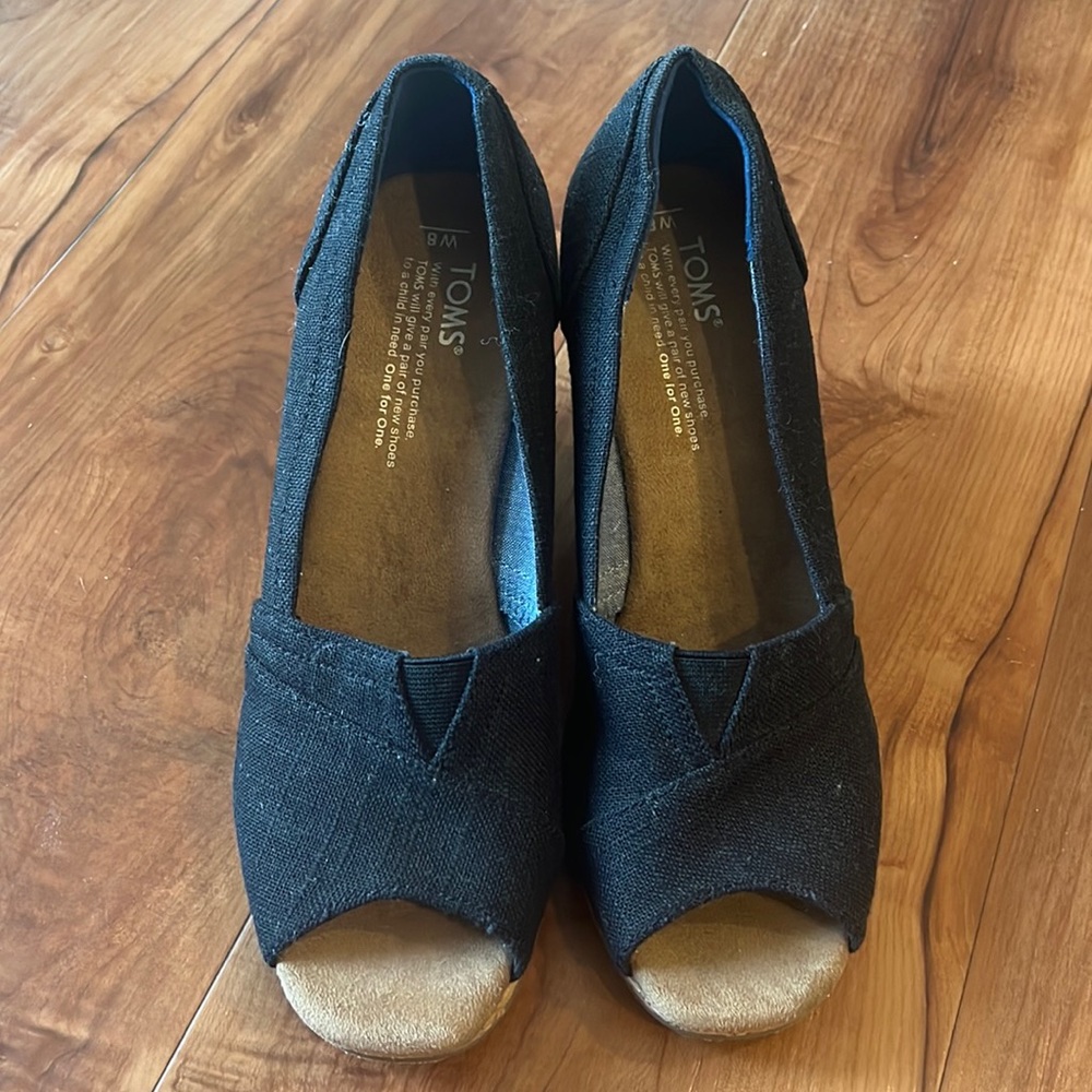 Toms black platform sandals worn once in size eight
